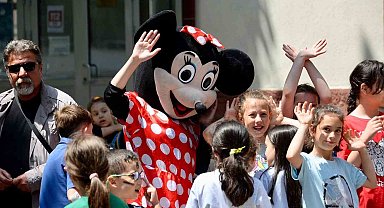 Başkan Bakkalcıoğlu, çocukların yılsonu eğlencesine eşlik etti