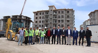 Başkan Önsay ve Kütahya milletvekilleri kentsel dönüşüm konutlarını inceledi