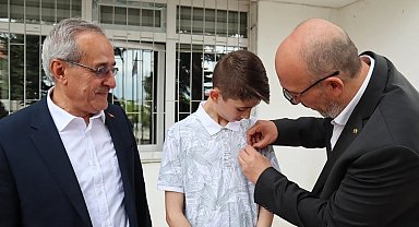 Başkan Önsay'dan Kur'an-ı Kerim'i Güzel Okuma Yarışması Türkiye üçüncüsüne ödül