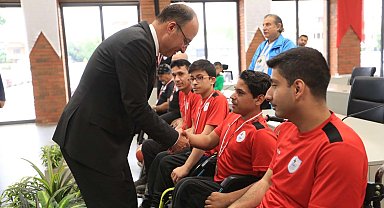 Başkan Örki şampiyonları ağırladı