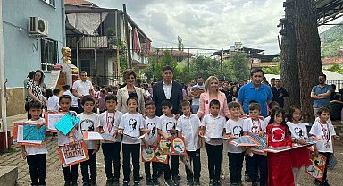 Başkan Özcan miniklerin karne sevincine ortak oldu