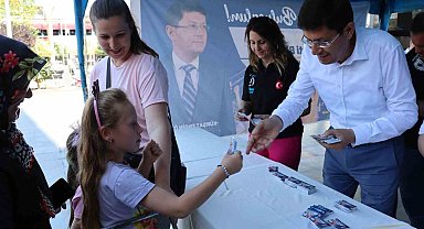 Başkan Özcan'dan öğrencilere karne hediyesi