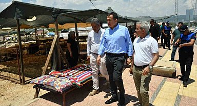 Başkan Özyiğit, kurban satış alanını inceledi