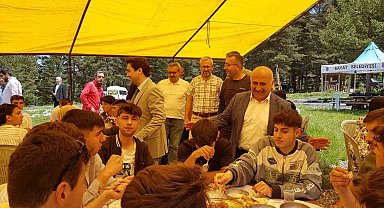 Başkan Ünlü gençlerle buluştu