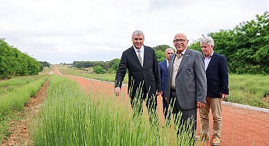 Başkan Yüce: "Botanik Park'ta hasat edilen ürünlerin önemli bir kısmı ihraç ediliyor"