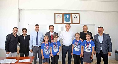 Başkan Yücel'den öğrencilere karne sürprizi