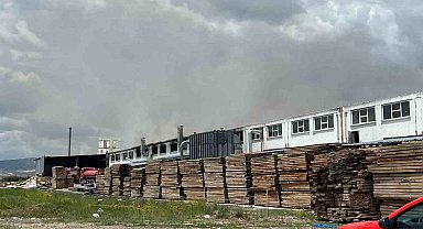 Başkentteki fabrika yangınında 4 kişi dumandan etkilendi