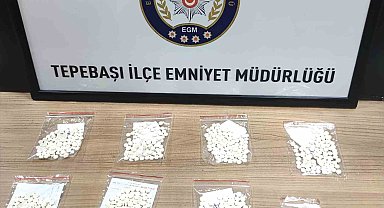 Bekçilerin yakaladığı şahsın üzerinde 700 adet uyuşturucu hap bulundu