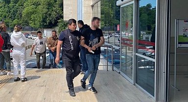 Belediye binasını basan saldırganlar, "İşsiziz" diye bağırdı