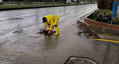 Belediye ekipleri şiddetli sağanak yağış ile birlikte teyakkuza geçti