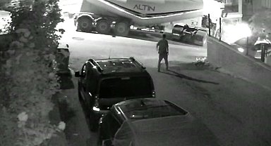 Beton mikseri kontrolden çıktı, 6 araca çarparak durdu