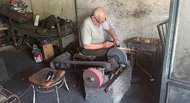 Bıçakçı ustası Çeşmeci'nin Kurban Bayramı mesaisi başladı