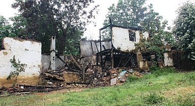 Biga'da yalnız yaşayan kadın evinde çıkan yangında hayatını kaybetti