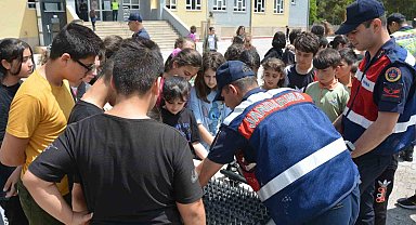 Bigadiç'te öğrenciler ile jandarma ile buluştu