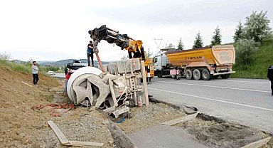 Bilecik'te beton mikserinin devrilmesi sonucu 1 kişi yaralandı