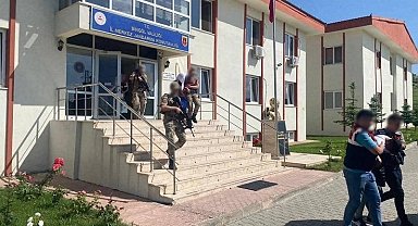 Bingöl'de bir evden altın ve para çalan hırsızlar tutuklandı