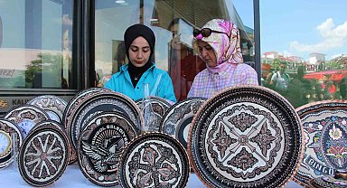 Bingöl'de kadınların el emeği göz nuru ürünleri sergilendi