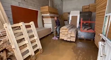 Bingöl'de sağanak sonrası iş yerlerini su bastı