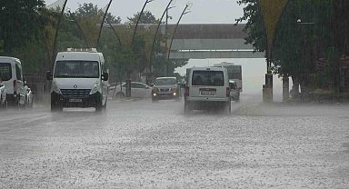 Bingöl'de sağanak yağış etkili oldu