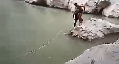 Bir kişinin boğulduğu olayda bir kişi de halatla sudan çıkarıldı