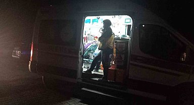 Bodrum katındaki yangında 2 kişi dumandan etkilendi