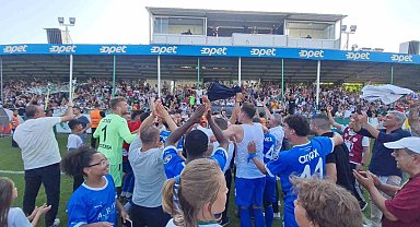 Bodrumsporlu taraftarlar galibiyeti kutladı