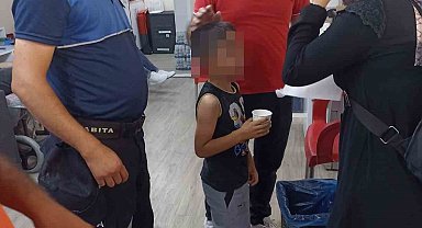 Boğazına şeker kaçan çocuğa itfaiye eri müdahale etti