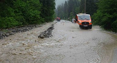Bolu'da dereler taştı: Yollarda göçükler meydana geldi