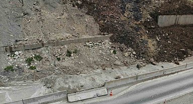 Bolu'da heyelan nedeniyle Ankara istikameti trafiğe kapatıldı