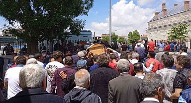 Boşanma aşamasındaki kocası tarafından öldürülen doktor son yolculuğuna uğurlandı