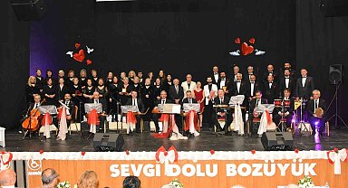 Bozüyük'te "Aşk Şarkıları" yankılandı