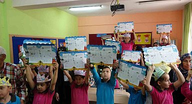 Burdur'da 43 bin 863 öğrenci karne heyecanı yaşadı