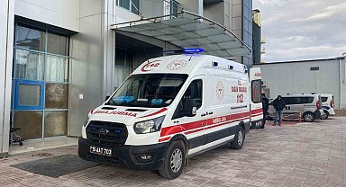 Burdur'da bir genç kız arkadaşlarına baktığını iddia ettiği inşaat işçisini bıçakladı