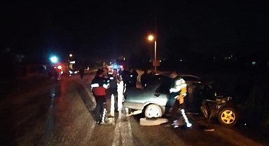 Burdur'da iki otomobil çarpıştı: 5 yaralı