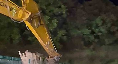 Burdur'da sağanak sele neden oldu, iş yerleri sular altında kaldı