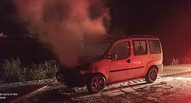 Burdur'da seyir halinde yanan otomobil kullanılamaz hale geldi