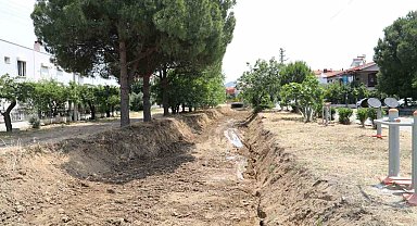 Burhaniye'de dere ve kanal temizliği