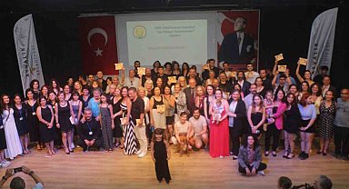 Burhaniye'de Kent Tiyatrosu'na bir ödül daha