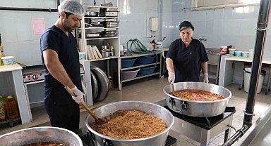 Burhaniye'de kurban bağışları ihtiyaçlılara ulaşıyor