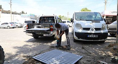 Burhaniye'de mazgal temizliği yapılıyor