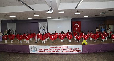 Burhaniye'de minik öğrencilerin mezuniyet coşkusu