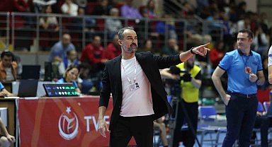 Bursa Büyükşehir Belediyespor Başantrenör Cemal Bora Şensoy'la yola devam edecek