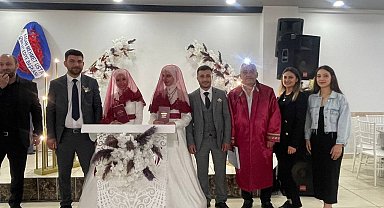 Bursa'da 2 erkek ve 2 kız kardeş aynı masada 'evet' dedi