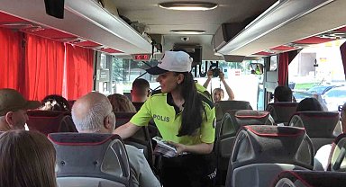 Bursa'da bayram tatiline çıkan yolcuları İl Jandarma Komutanı ve İl Emniyet Müdürü uğurladı