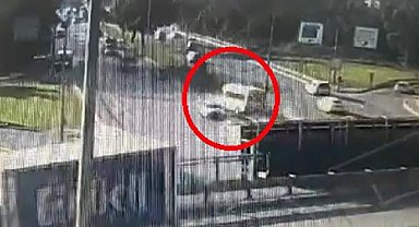 Bursa'da işçi servisi ile otomobilin çarpıştığı kazada ölü sayısı 2'ye yükseldi