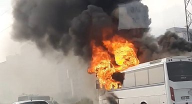 Bursa'da servis midibüsü alev alev yandı