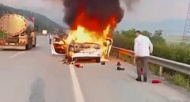 Bursa'da seyir halindeki tır ve otomobil alev topuna döndü