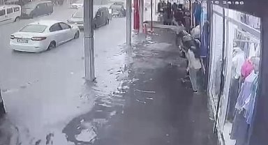 Bursa'da şiddetli yağmur hayatı olumsuz etkiledi