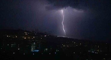 Bursa'da şimşekler etkili oldu