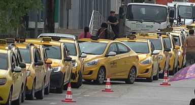 Bursa'da taksiciler uzun kuyruklar oluşturdu